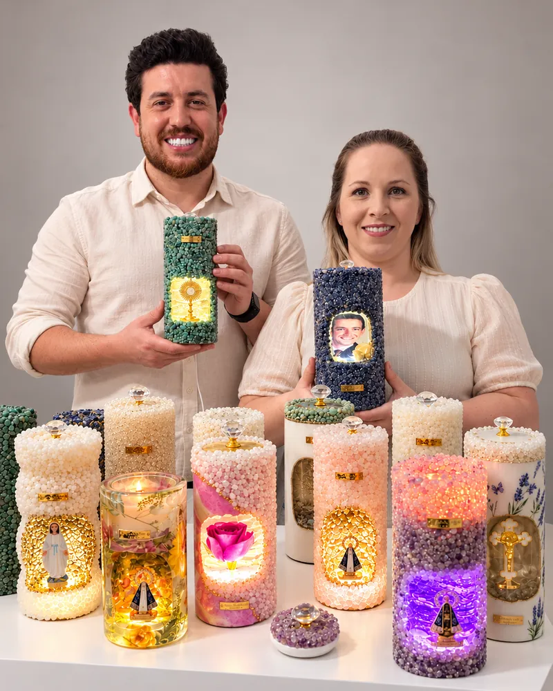 Júnior e Ana com as velas gruta